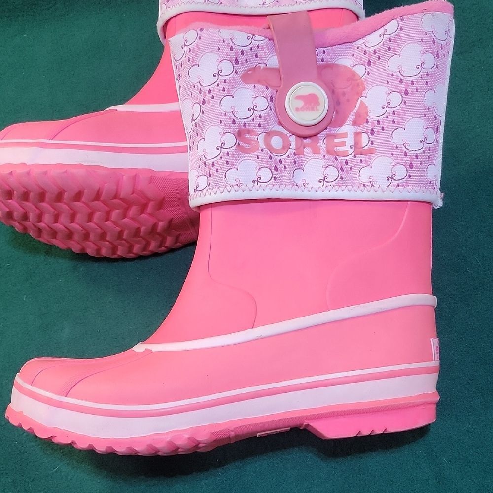 Sorel Girls Size 5 Bright Pink Snow Boots w/cloud Pattern Great Condition